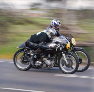 Bob the Milky on the Norton International pre-war 500 nonchalantly passing John Whalin – DBS350 Special – on the inside